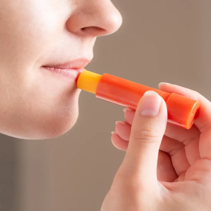 Pomadka ochronna do ust rokitnikowa o zapachu cynamonu Sylveco 4,4 g